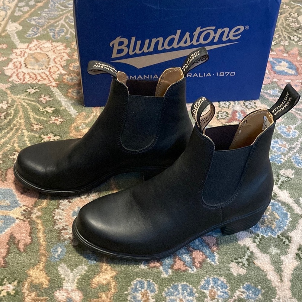 Gorgeous Black Leather Heeled Blundstones #1671 New w/box-Womens US 10.5/EU 41.5